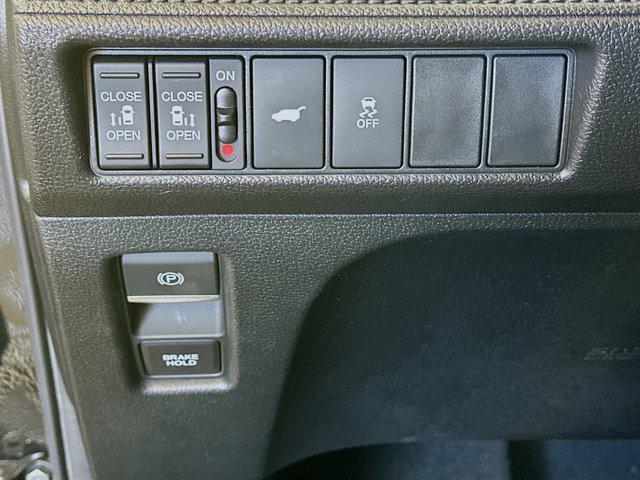 used 2025 Honda Odyssey car, priced at $35,886