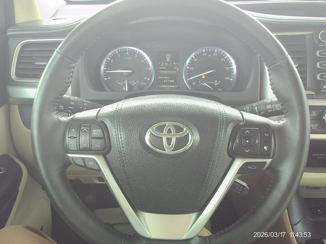 used 2015 Toyota Highlander car, priced at $14,470