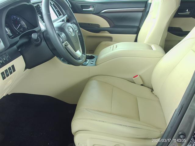 used 2015 Toyota Highlander car, priced at $14,470
