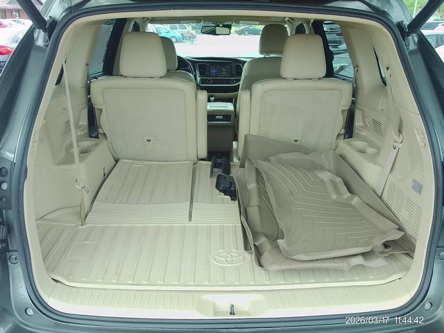 used 2015 Toyota Highlander car, priced at $14,470