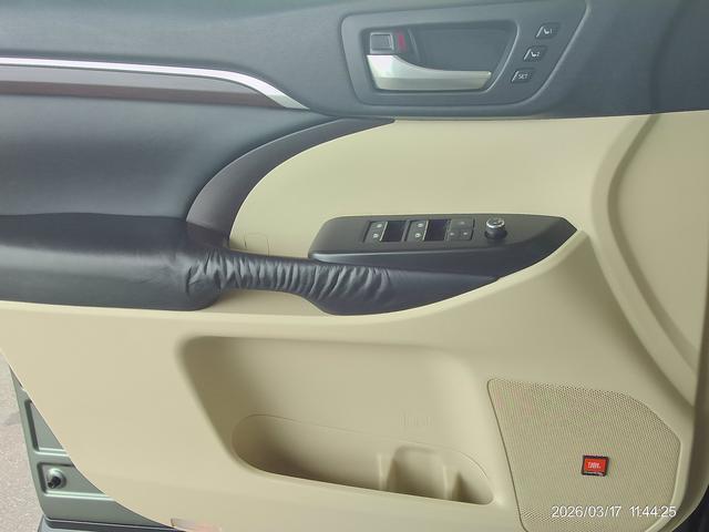 used 2015 Toyota Highlander car, priced at $14,470