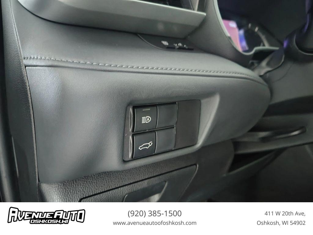 used 2022 Toyota Highlander car, priced at $32,488