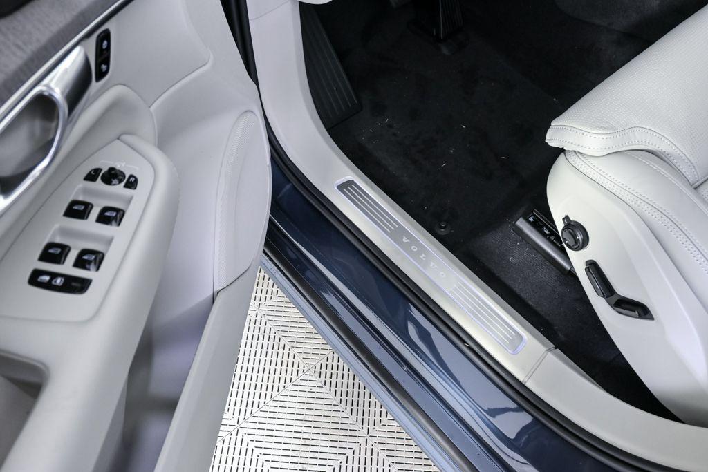 new 2026 Volvo XC90 car, priced at $75,155