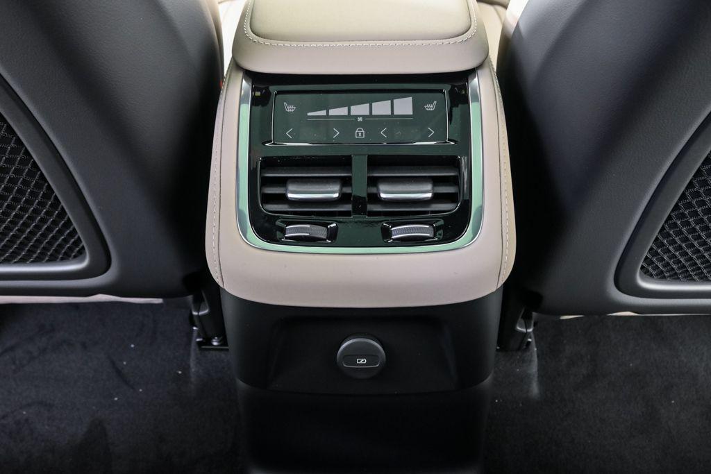 new 2026 Volvo XC90 Plug-In Hybrid car, priced at $85,625