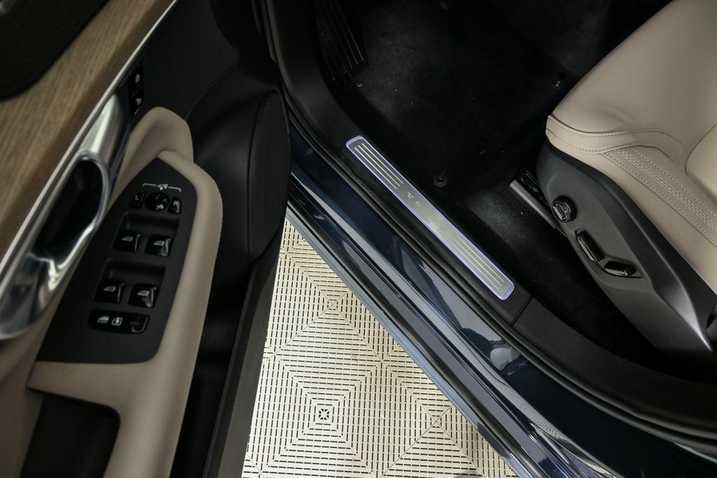 new 2026 Volvo XC90 car, priced at $71,825