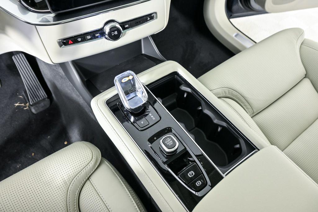 new 2026 Volvo XC90 car, priced at $75,270