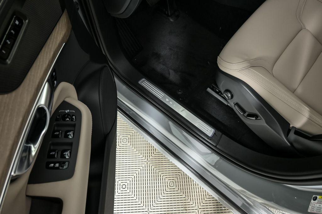 new 2026 Volvo XC90 car, priced at $71,825