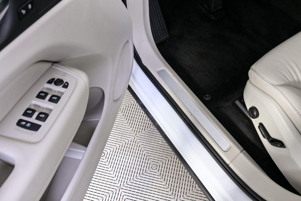 used 2023 Volvo XC60 car, priced at $32,080