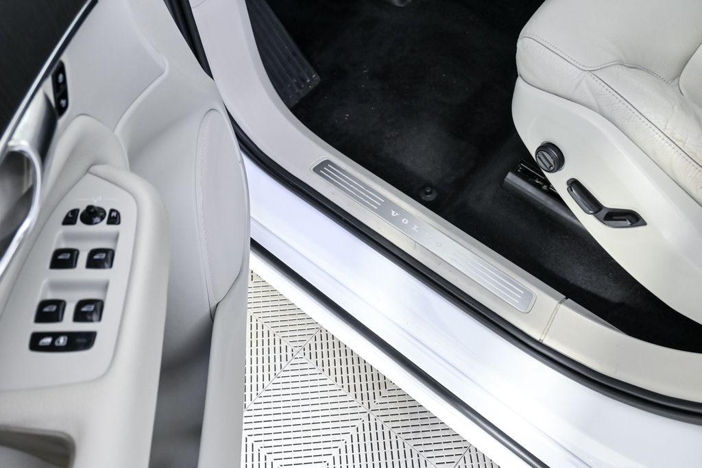 used 2020 Volvo XC90 car, priced at $24,164