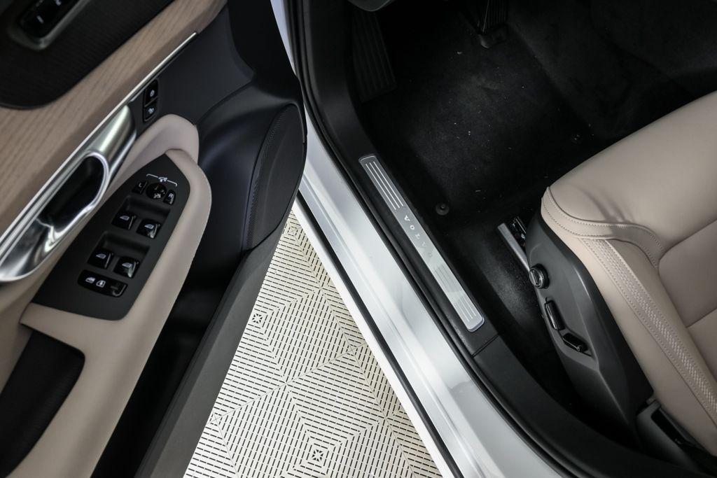 new 2026 Volvo XC90 car, priced at $71,825