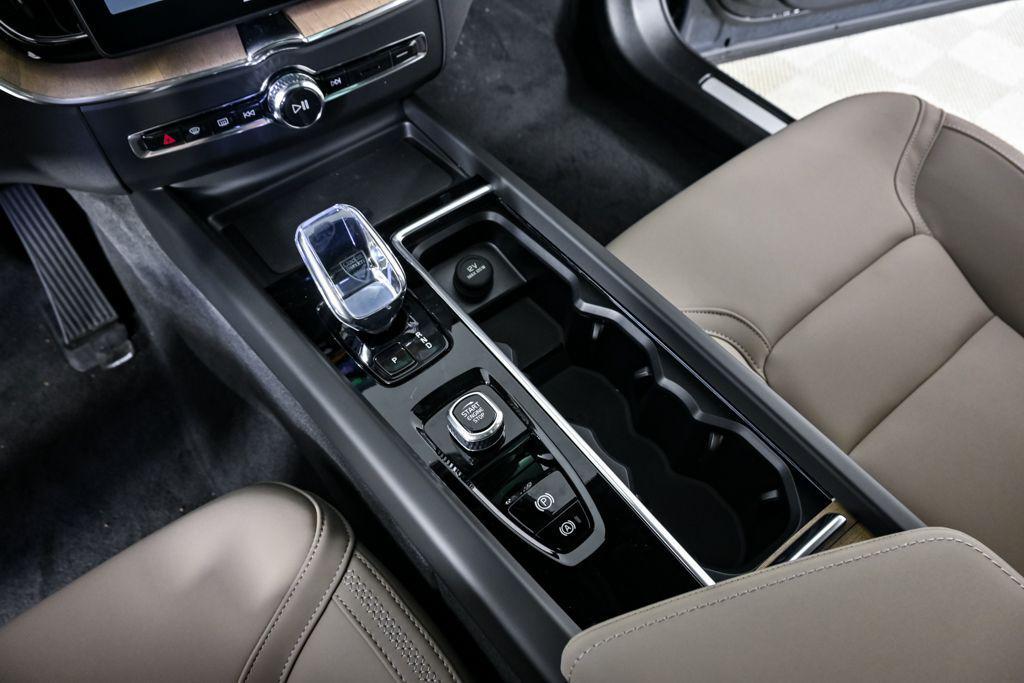 new 2026 Volvo XC60 Plug-In Hybrid car, priced at $69,285