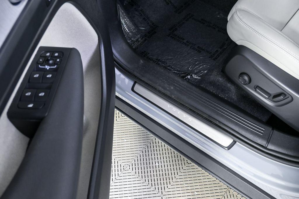 used 2025 Volvo XC40 car, priced at $33,958