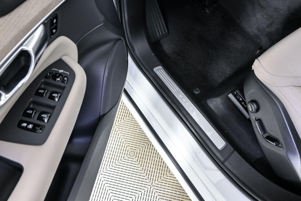 new 2026 Volvo XC90 Plug-In Hybrid car, priced at $81,455