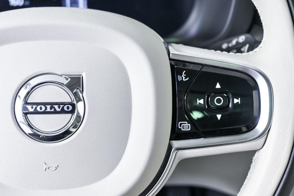 used 2023 Volvo XC60 car, priced at $35,402