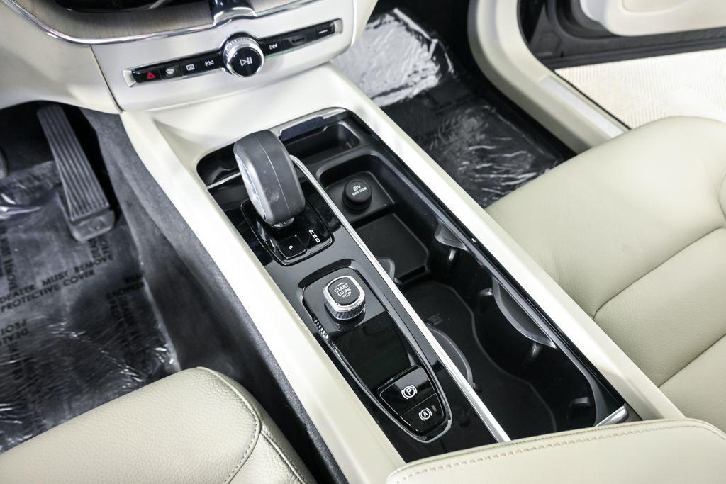 used 2023 Volvo XC60 car, priced at $35,402