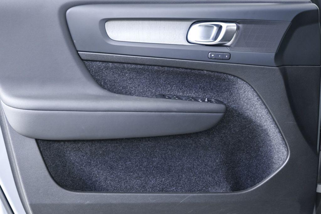 used 2025 Volvo XC40 car, priced at $32,064