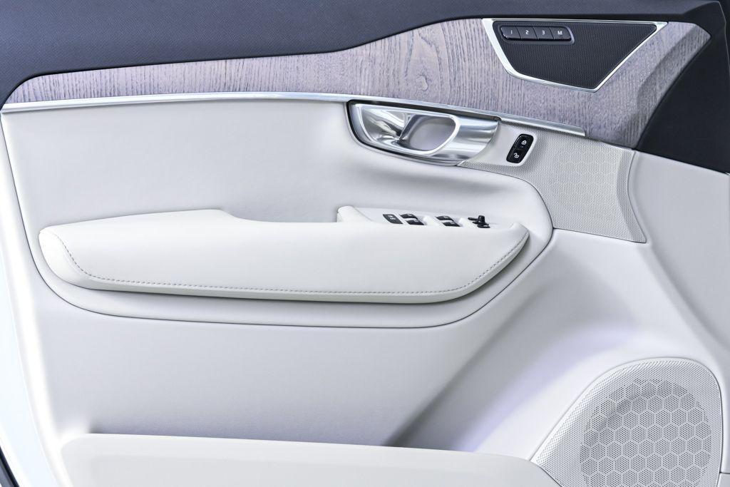 used 2023 Volvo XC90 car, priced at $37,806