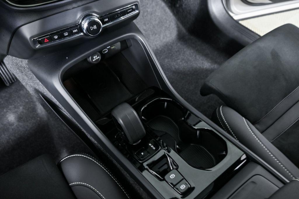 used 2025 Volvo XC40 car, priced at $31,267