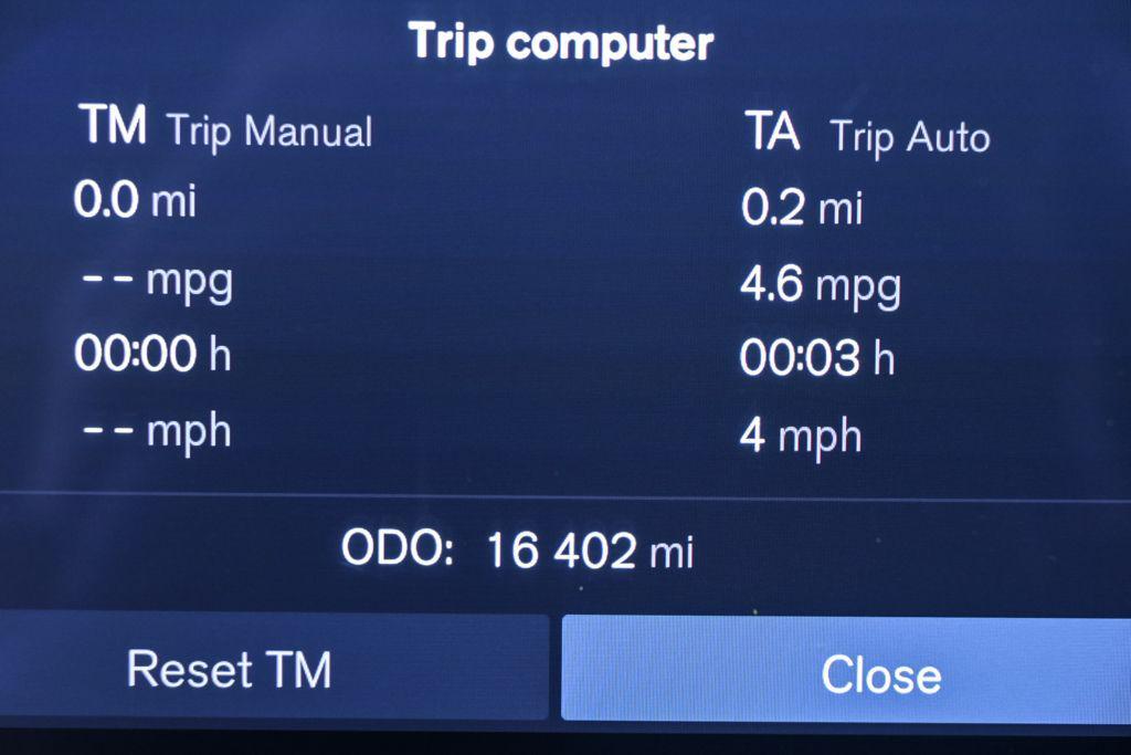 used 2025 Volvo XC40 car, priced at $31,267