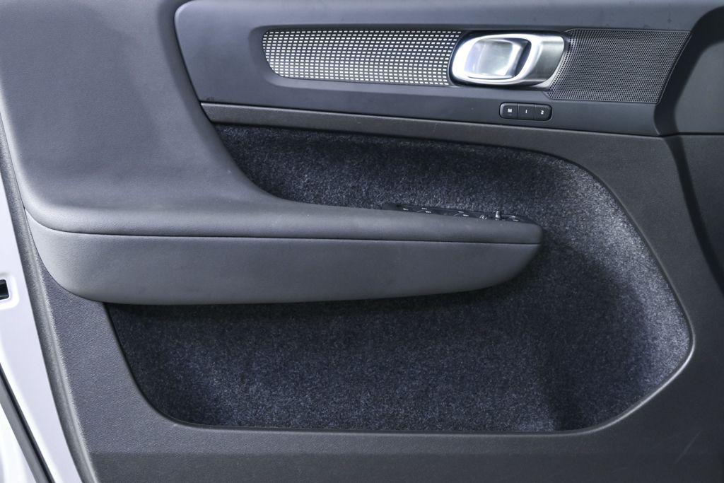 used 2025 Volvo XC40 car, priced at $31,267