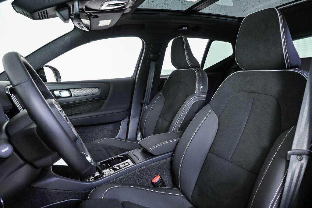 used 2025 Volvo XC40 car, priced at $31,267