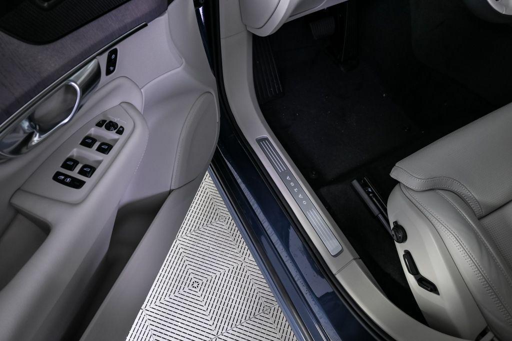 new 2026 Volvo XC90 car, priced at $75,155