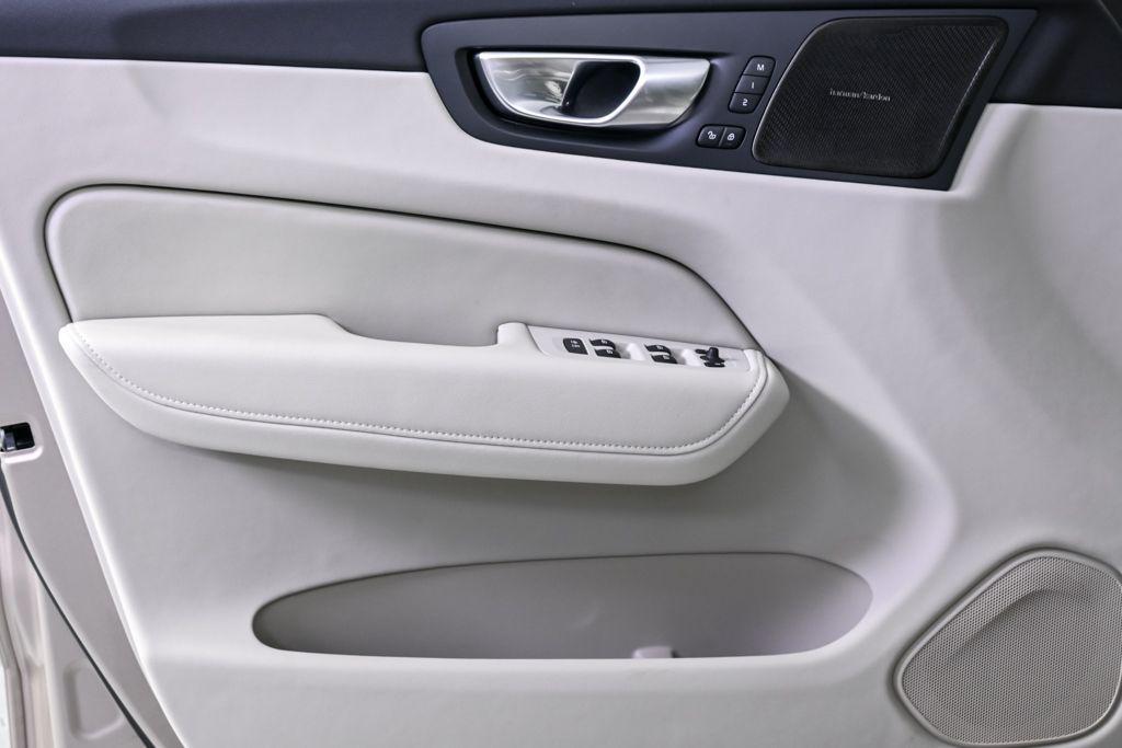 new 2026 Volvo XC60 car, priced at $63,935