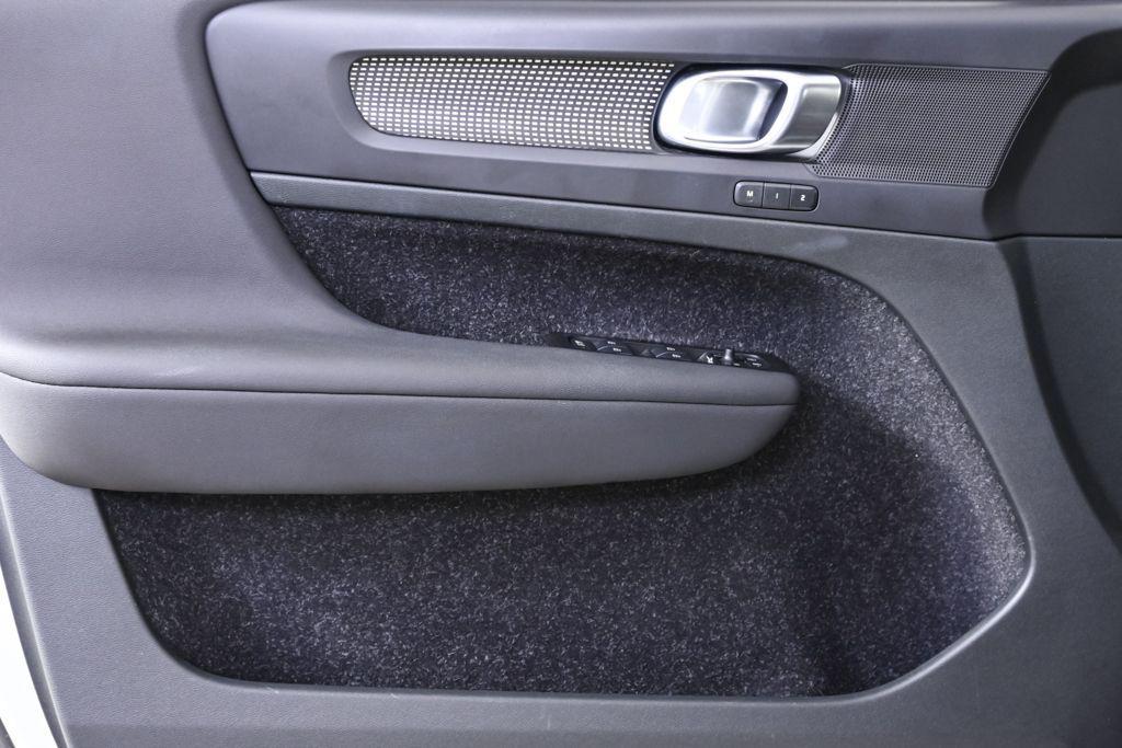 used 2021 Volvo XC40 car, priced at $22,306