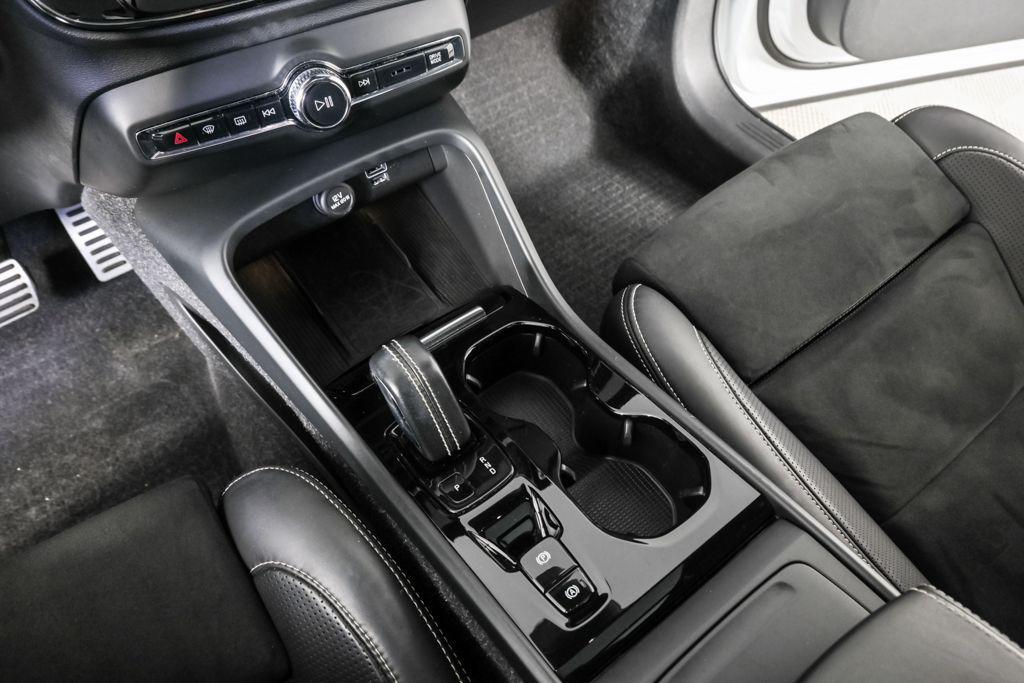 used 2021 Volvo XC40 car, priced at $22,306