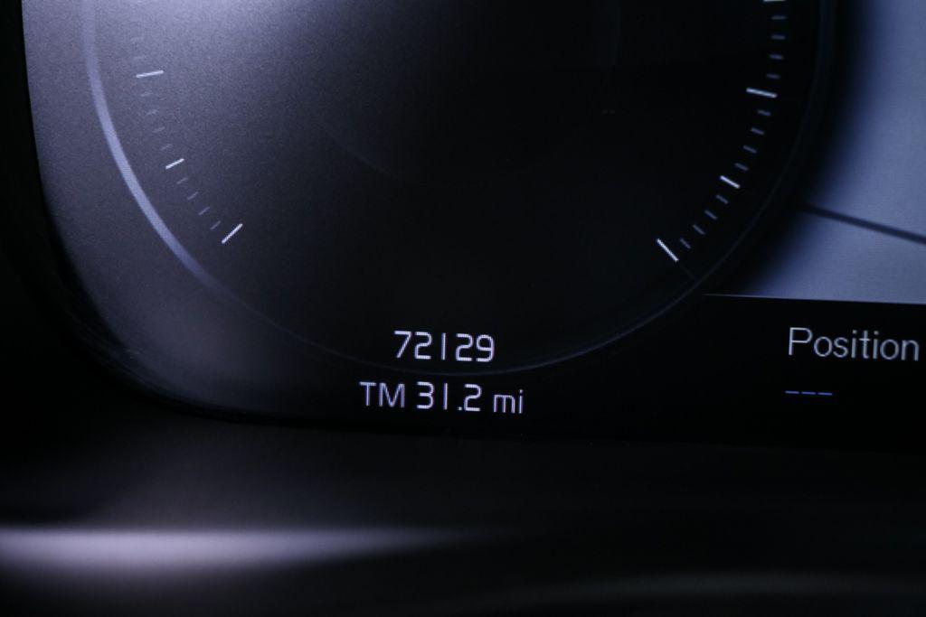 used 2021 Volvo XC40 car, priced at $22,306