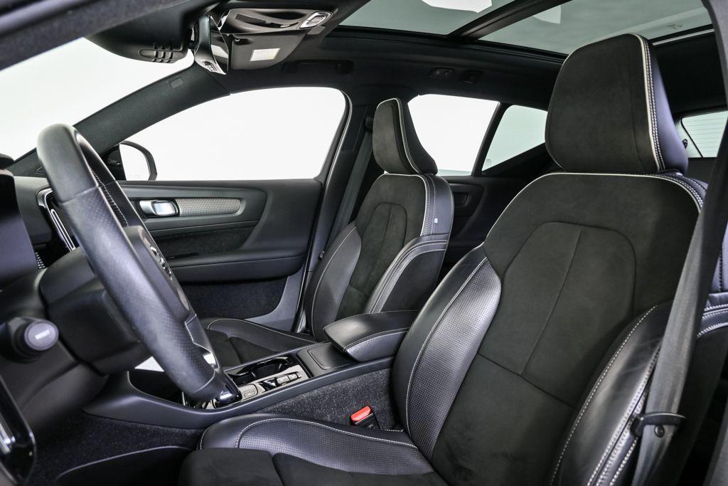 used 2021 Volvo XC40 car, priced at $22,306