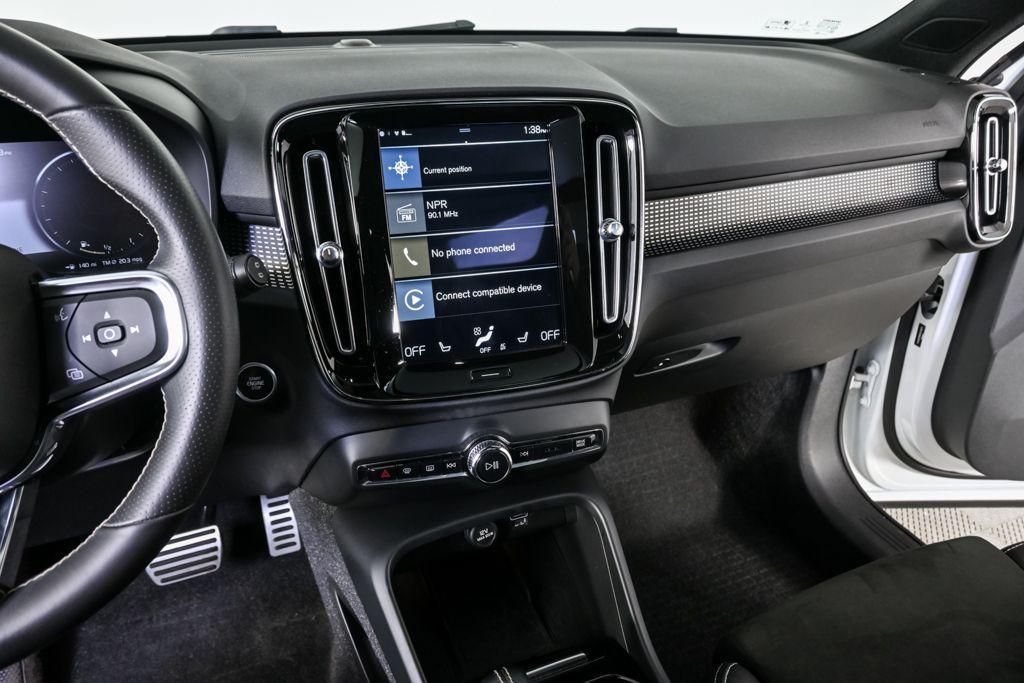 used 2021 Volvo XC40 car, priced at $22,306