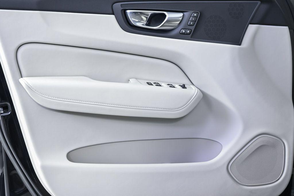 used 2023 Volvo XC60 car, priced at $35,681