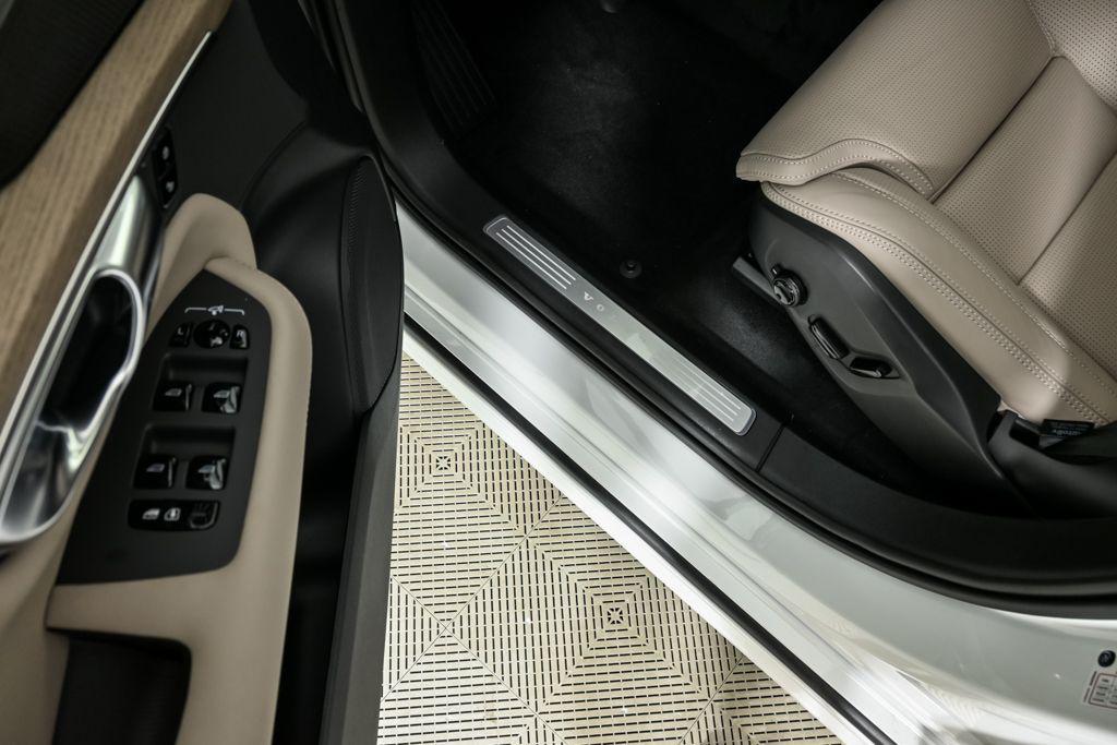 new 2026 Volvo XC90 car, priced at $75,155