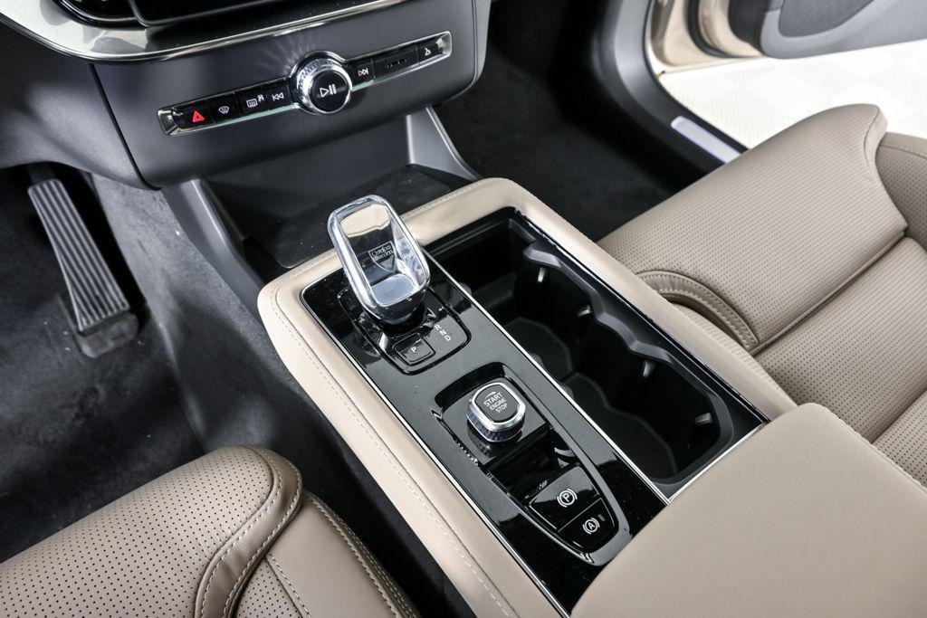 new 2026 Volvo XC90 car, priced at $75,270