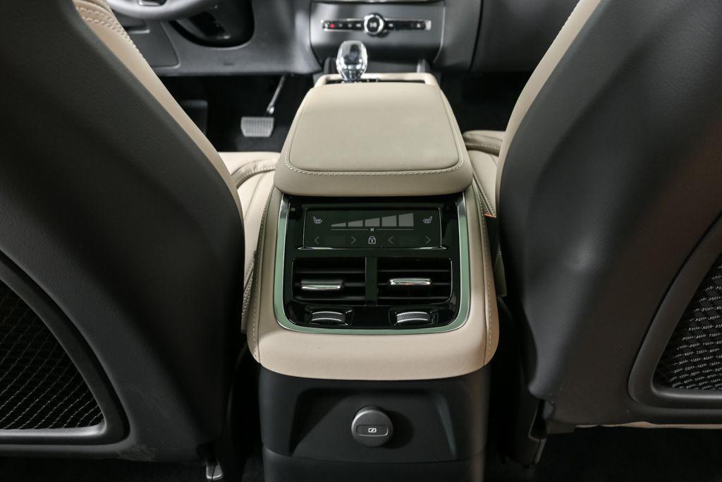 new 2026 Volvo XC90 Plug-In Hybrid car