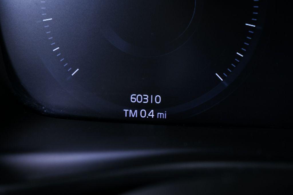 used 2019 Volvo XC40 car, priced at $21,980