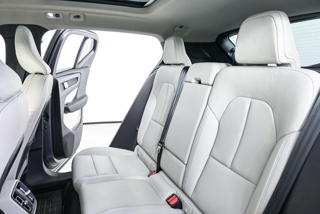 used 2019 Volvo XC40 car, priced at $21,980