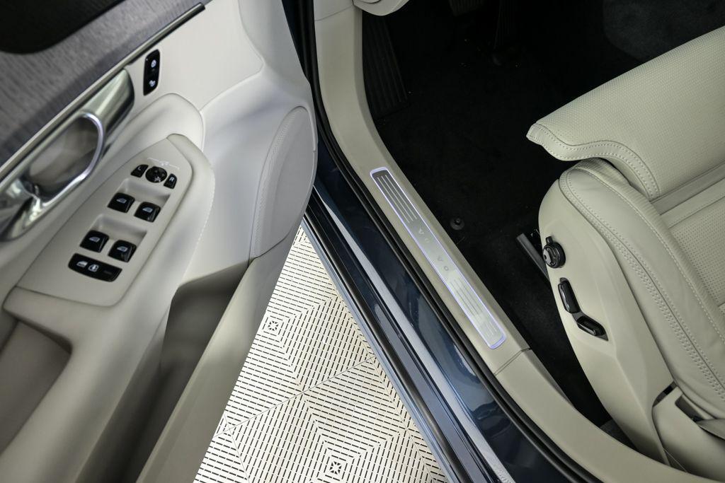 new 2026 Volvo XC90 car, priced at $75,155