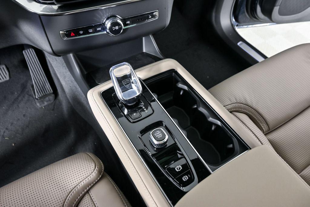 new 2026 Volvo XC90 Plug-In Hybrid car, priced at $85,745