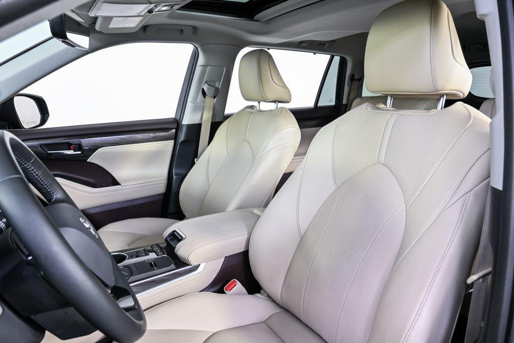 used 2021 Toyota Highlander car, priced at $26,874