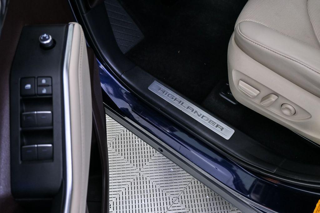used 2021 Toyota Highlander car, priced at $26,874