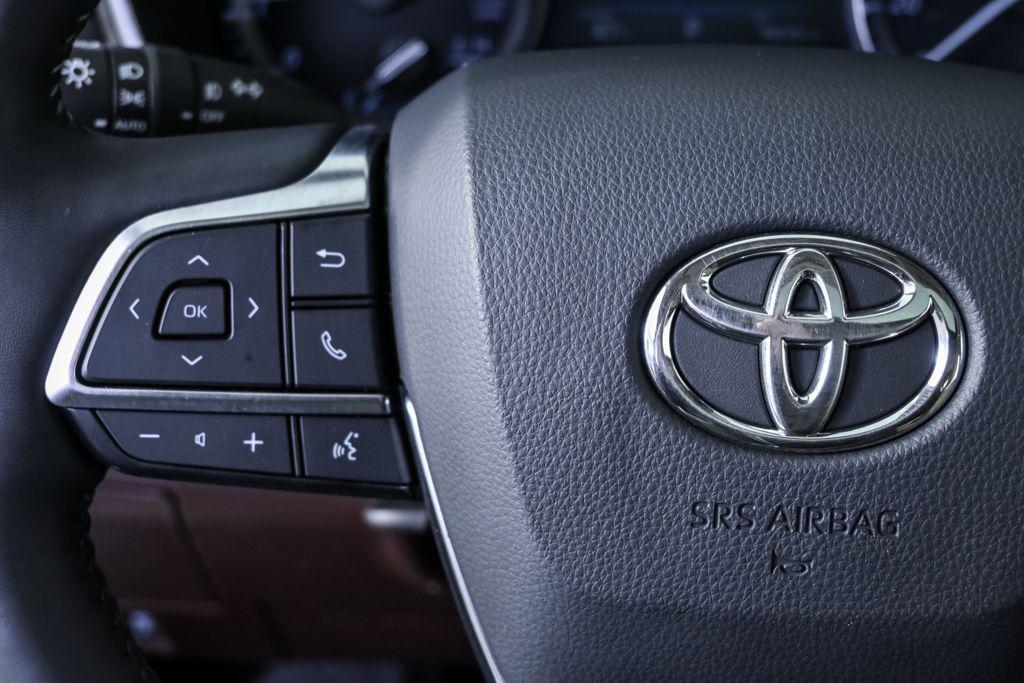 used 2021 Toyota Highlander car, priced at $26,874