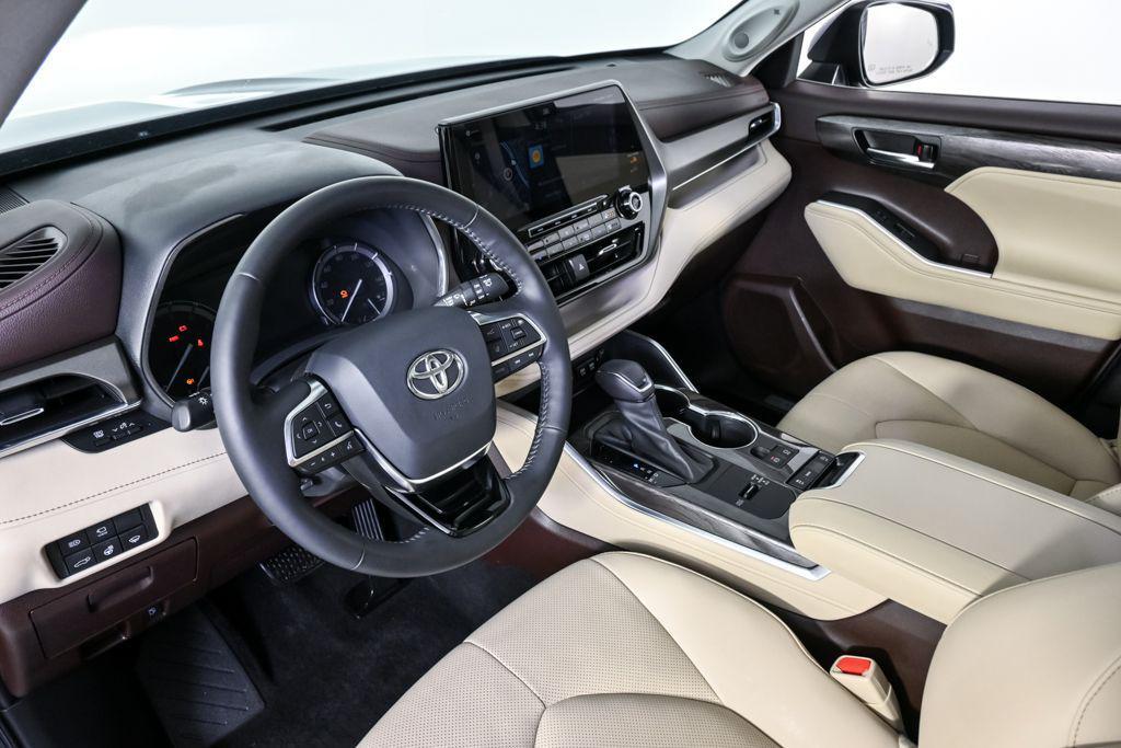 used 2021 Toyota Highlander car, priced at $26,874