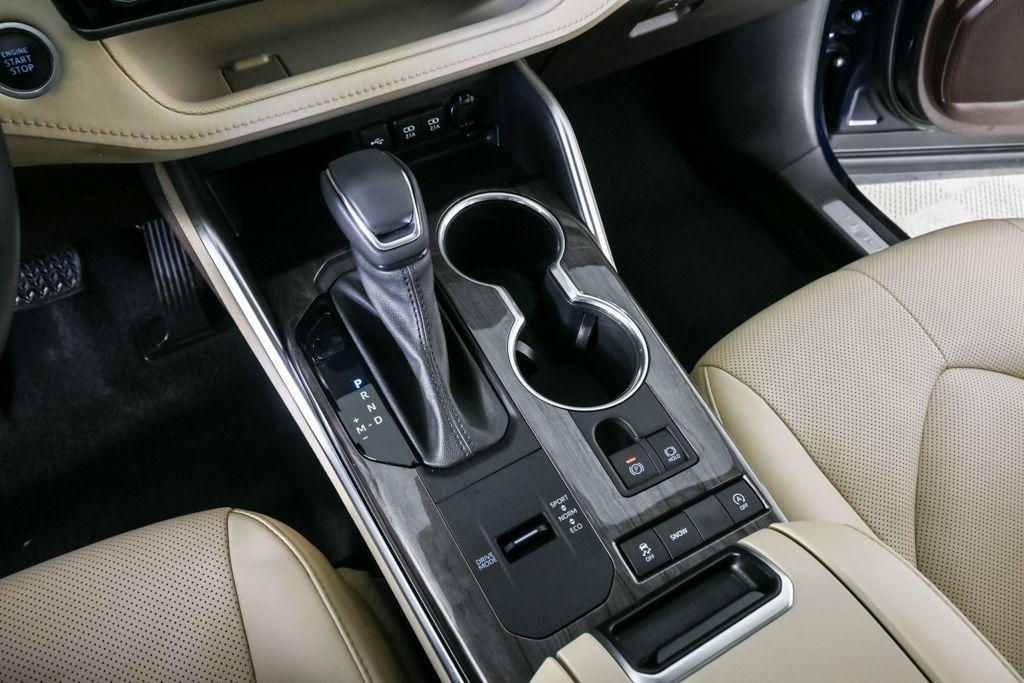 used 2021 Toyota Highlander car, priced at $26,874