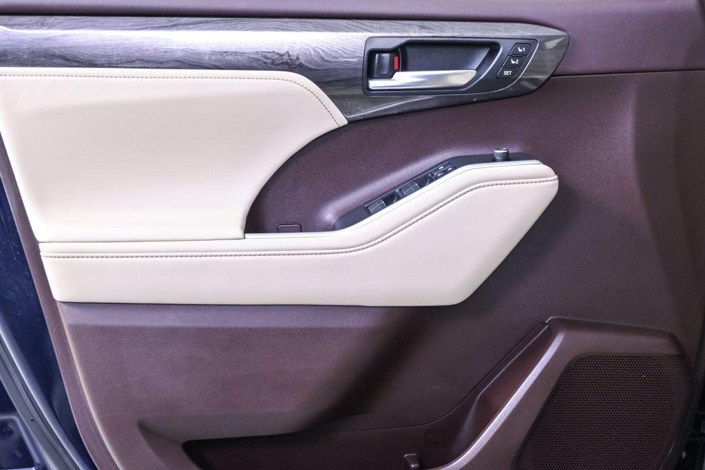 used 2021 Toyota Highlander car, priced at $26,874