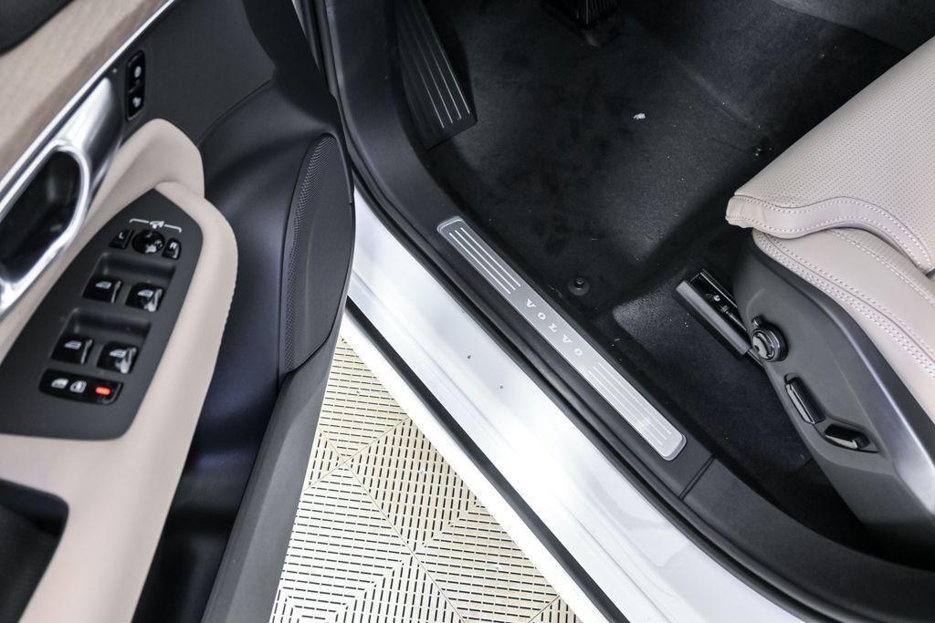 new 2026 Volvo XC90 Plug-In Hybrid car, priced at $85,745