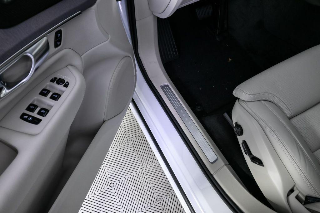 new 2026 Volvo XC90 car, priced at $75,155