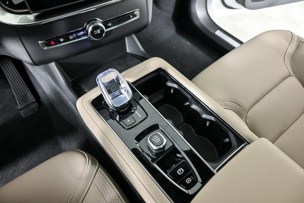 new 2026 Volvo XC90 Plug-In Hybrid car