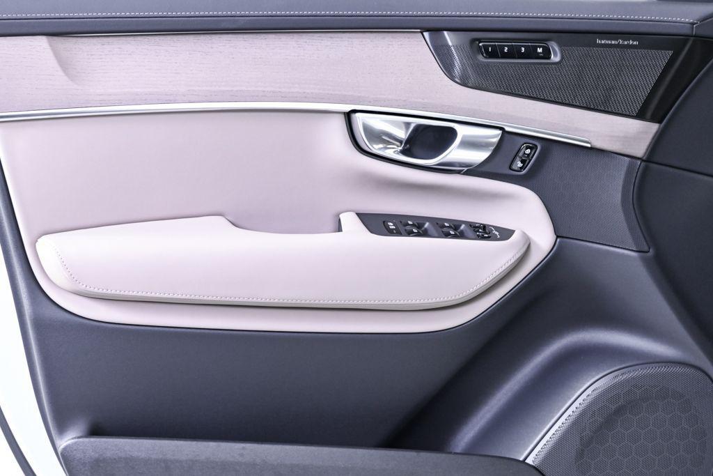 new 2026 Volvo XC90 Plug-In Hybrid car